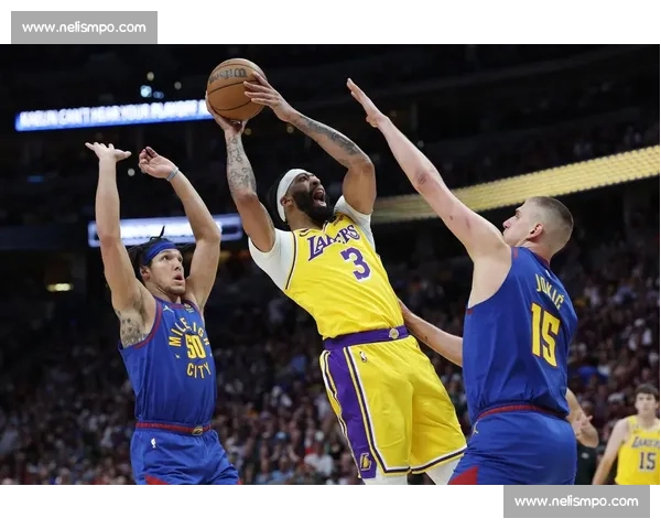 湖人对决掘金上半场攻防博弈明星表现与走势解析关键回合战术变化